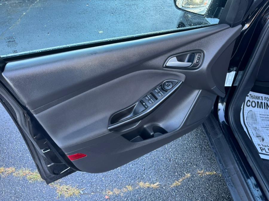 2018 Ford Focus Titanium Hatch photo