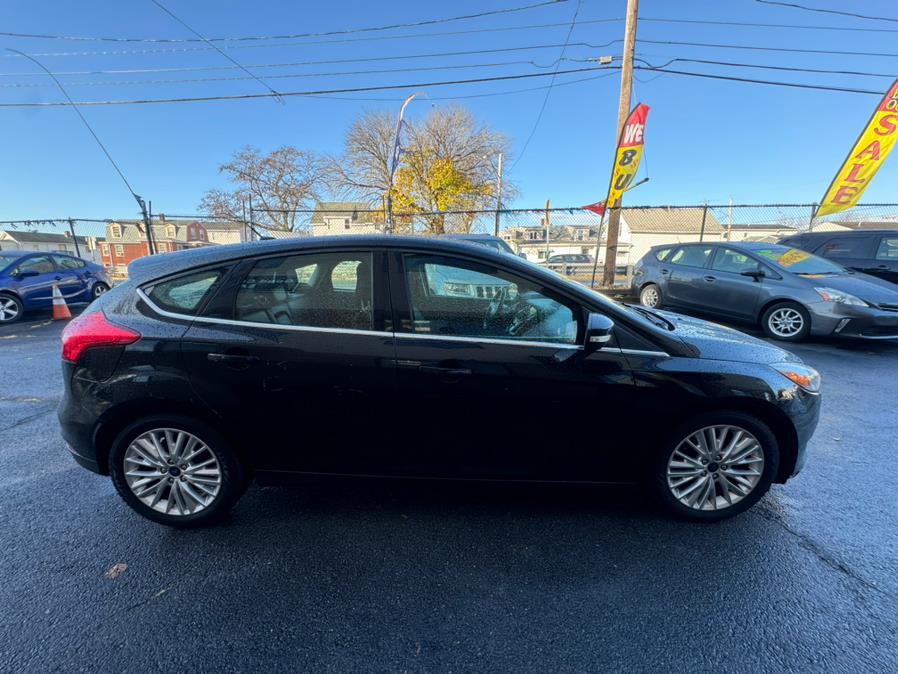 2018 Ford Focus Titanium Hatch photo