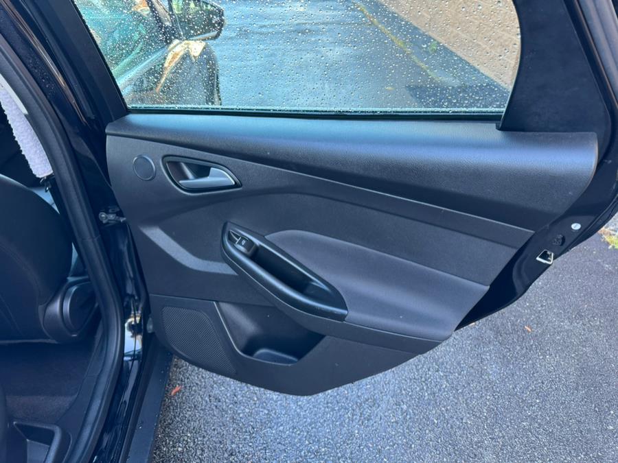 2018 Ford Focus Titanium Hatch photo