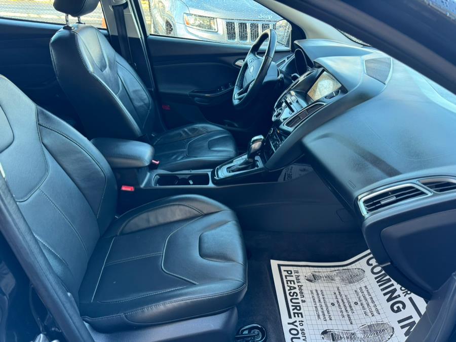 2018 Ford Focus Titanium Hatch photo