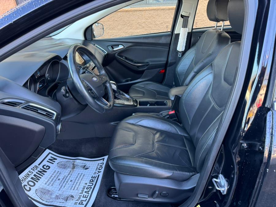 2018 Ford Focus Titanium Hatch photo