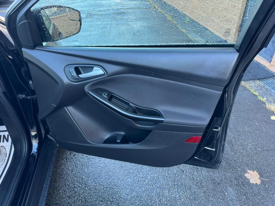 2018 Ford Focus Titanium Hatch photo
