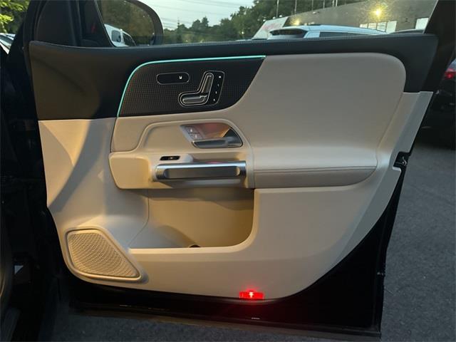 2021 Mercedes-Benz GLB GLB 250 photo