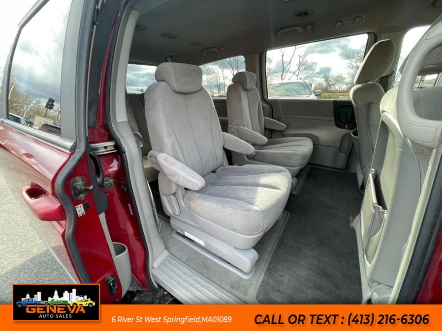 2007 Hyundai Entourage GLS photo