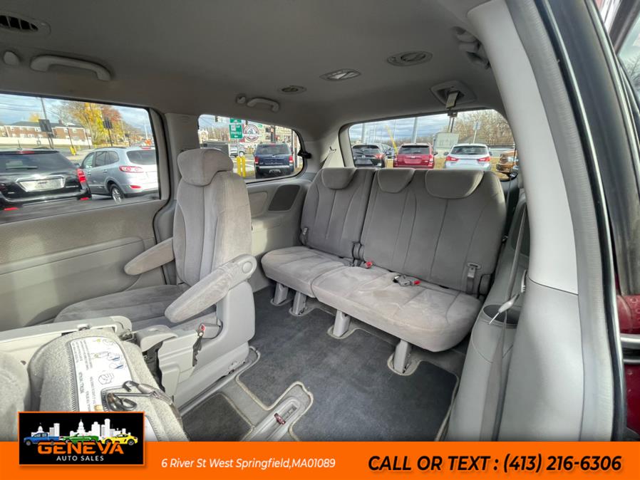 2007 Hyundai Entourage GLS photo