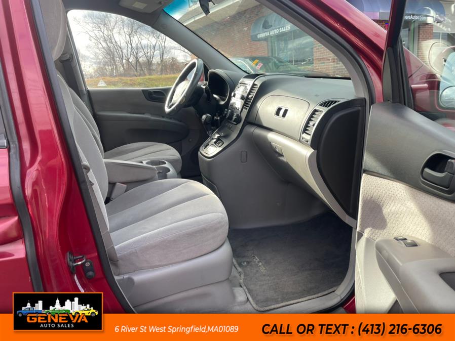 2007 Hyundai Entourage GLS photo