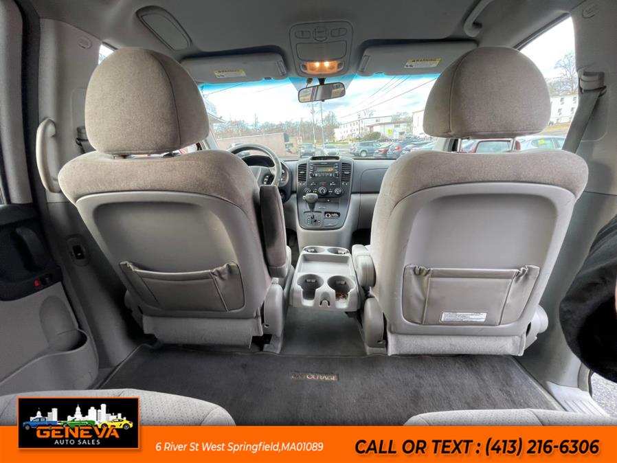 2007 Hyundai Entourage GLS photo