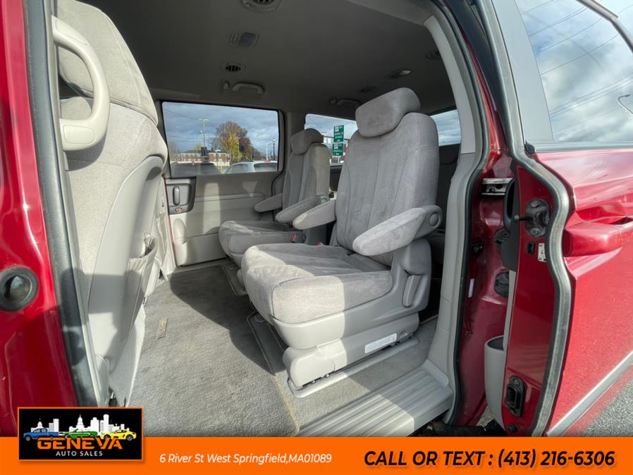 2007 Hyundai Entourage GLS photo