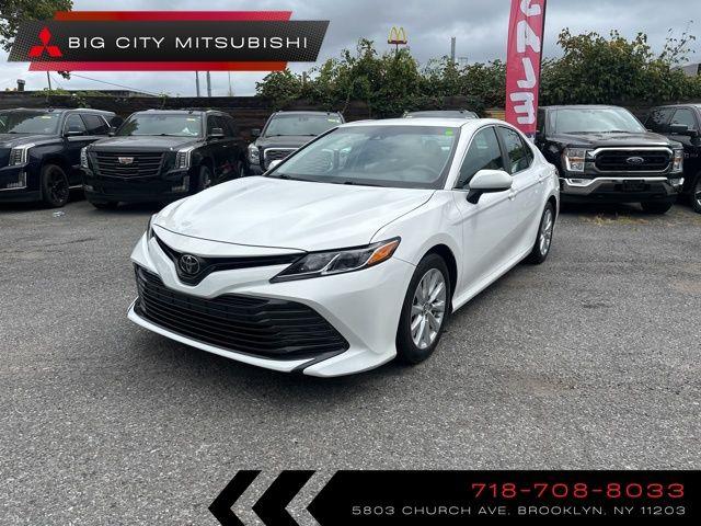 2018 Toyota Camry LE photo
