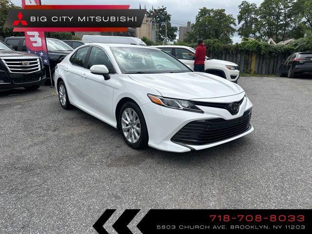 2018 Toyota Camry LE photo