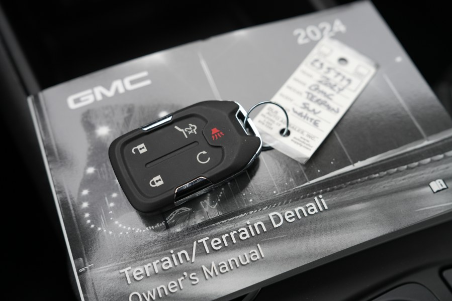 2024 GMC Terrain AWD 4dr SLT photo