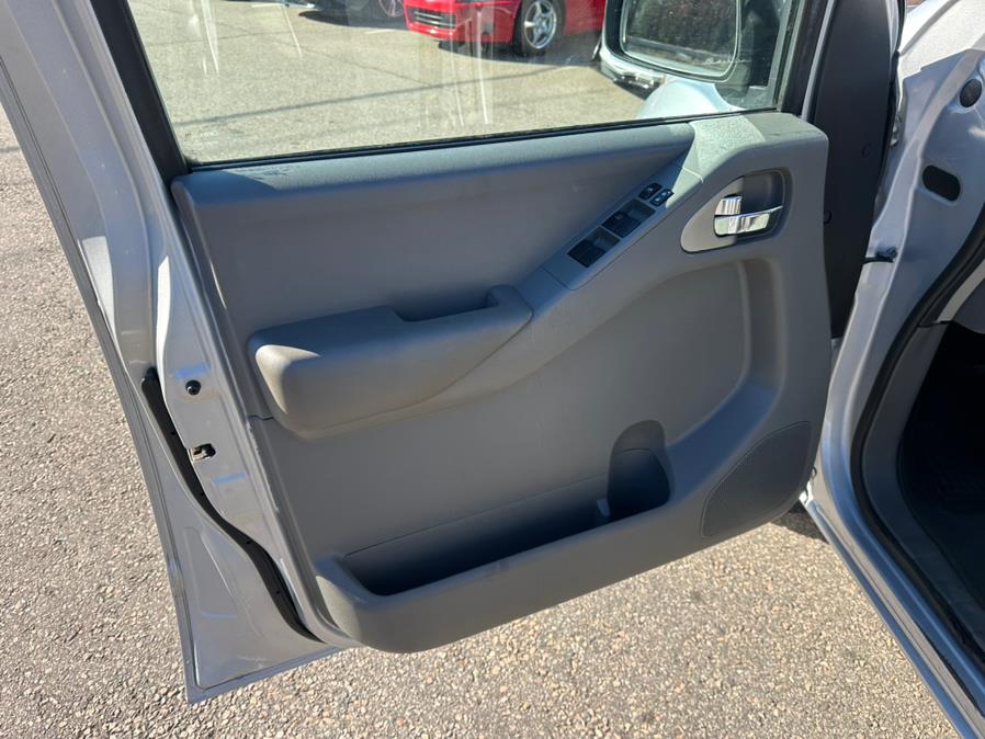 2011 Nissan Frontier S photo