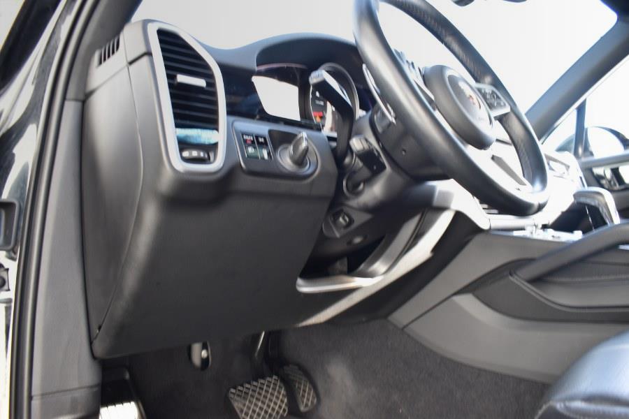 2021 Porsche Cayenne AWD photo