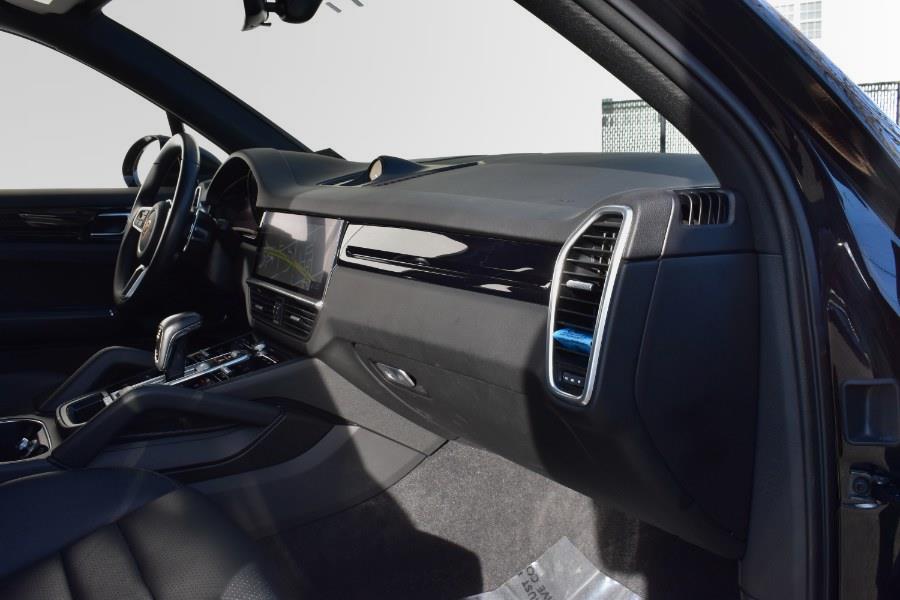 2021 Porsche Cayenne AWD photo