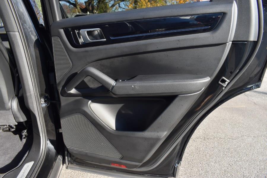 2021 Porsche Cayenne AWD photo