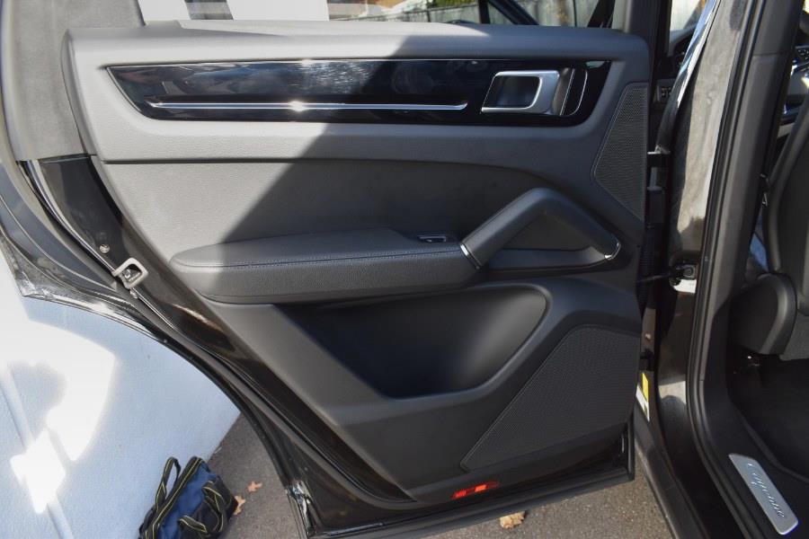 2021 Porsche Cayenne AWD photo