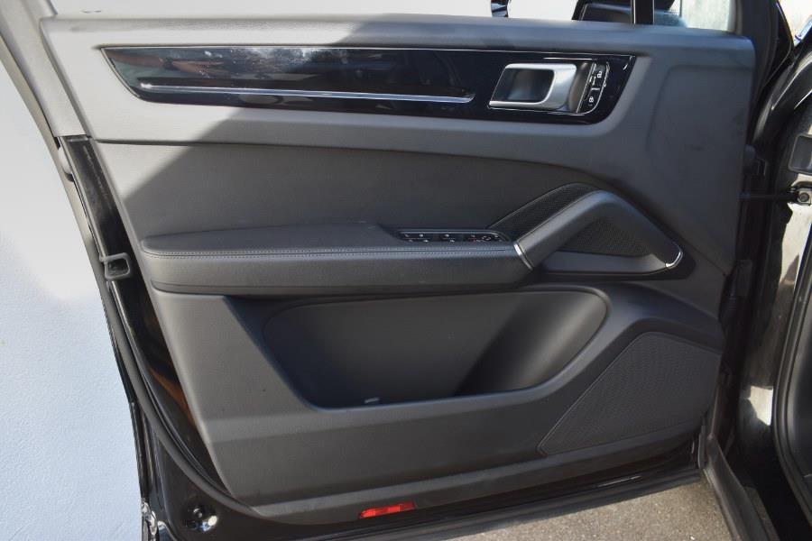 2021 Porsche Cayenne AWD photo