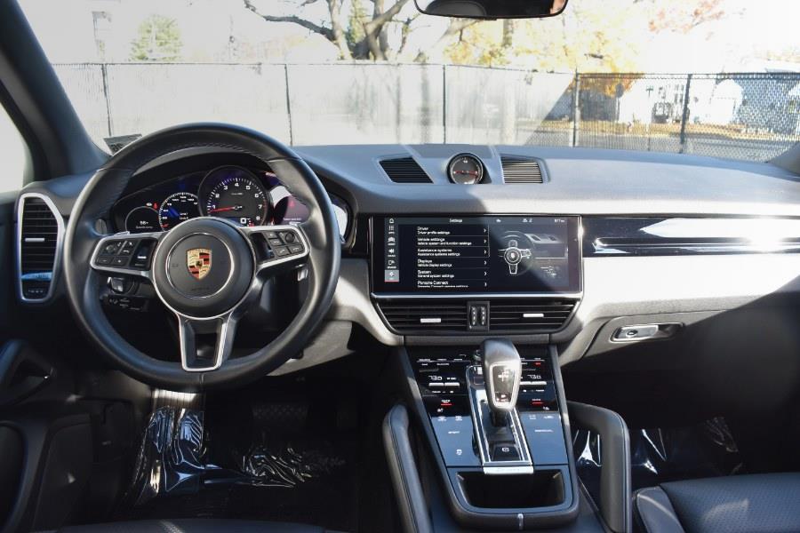 2021 Porsche Cayenne AWD photo