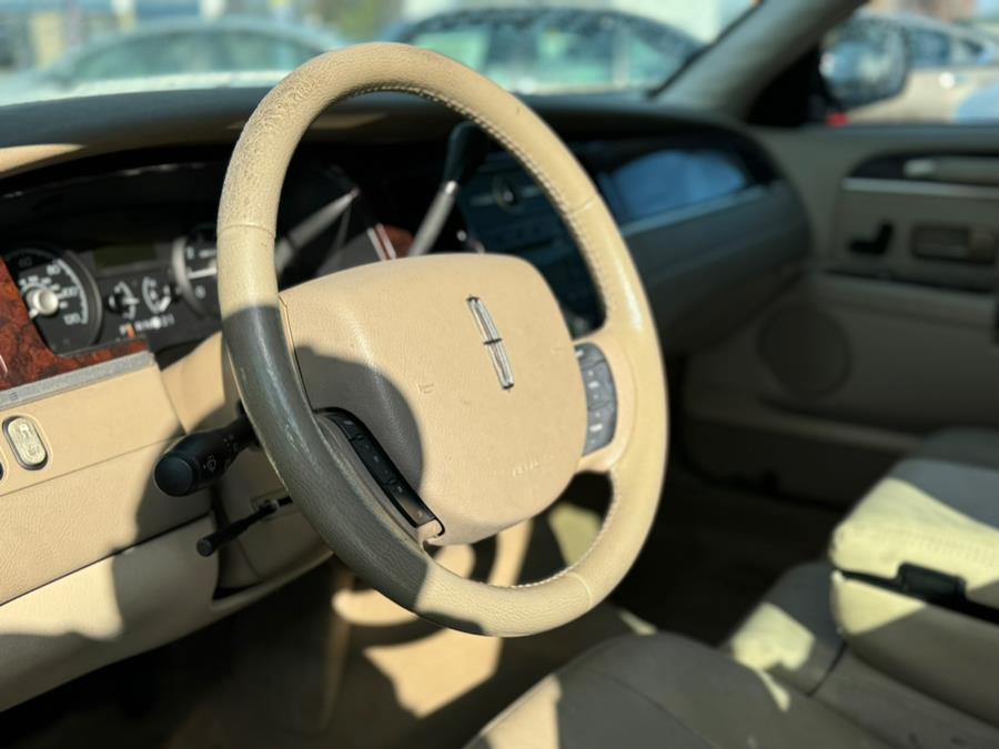 2007 Lincoln Town Car Signature photo