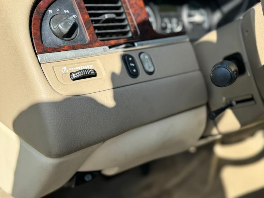 2007 Lincoln Town Car Signature photo