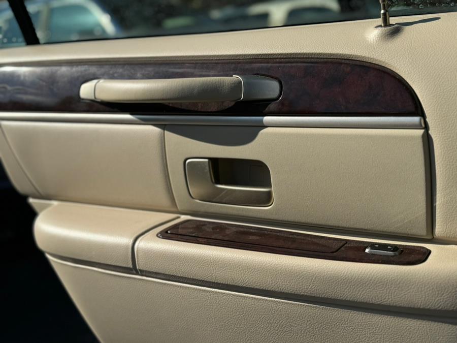 2007 Lincoln Town Car Signature photo