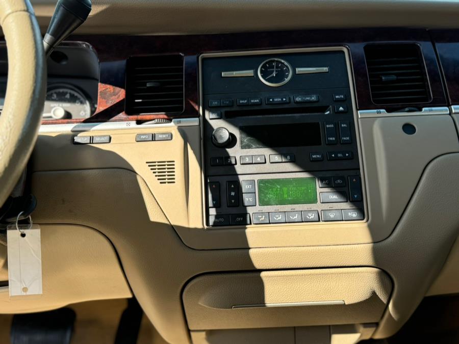 2007 Lincoln Town Car Signature photo