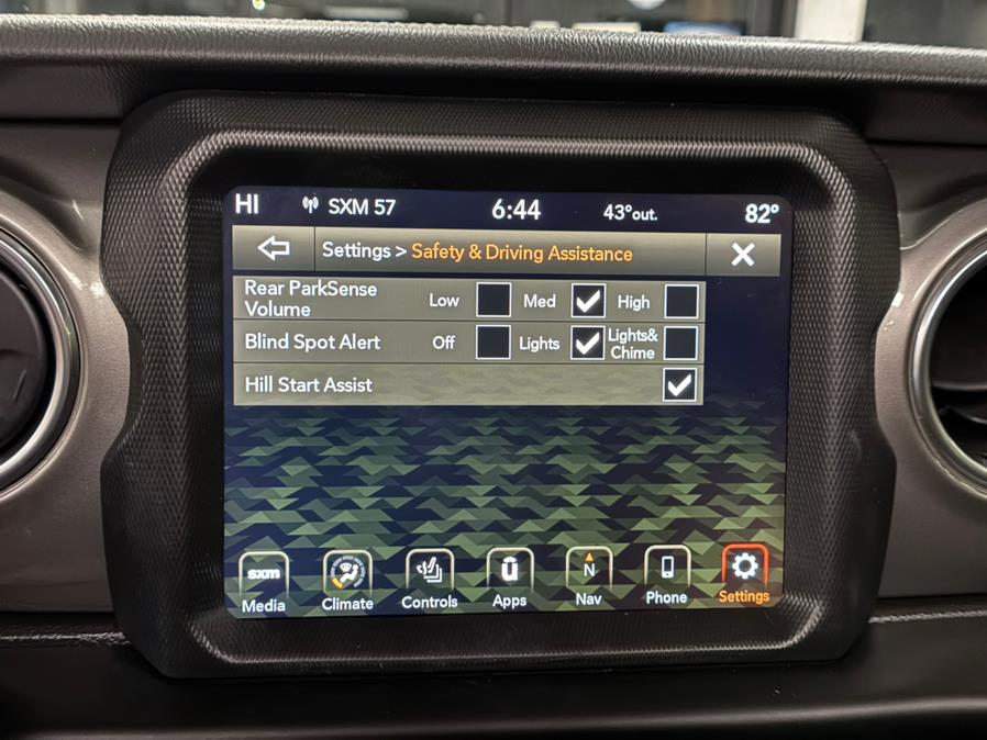 2021 Jeep Wrangler Unlimited Sahara 4x4 photo