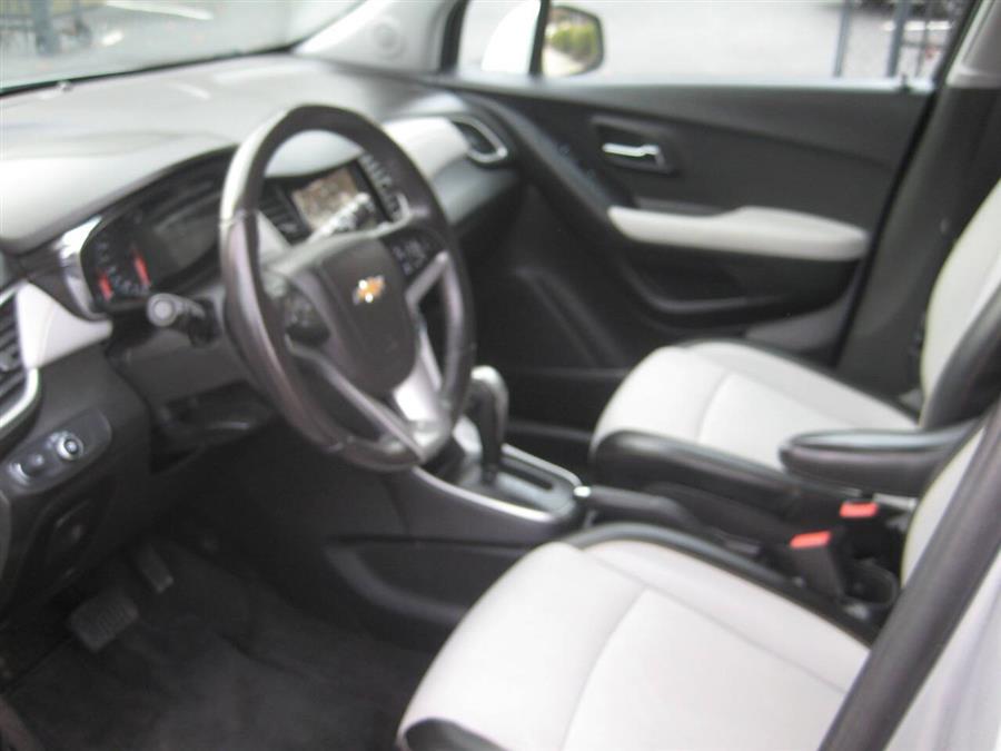 2019 Chevrolet Trax LT AWD 4dr Crossover photo