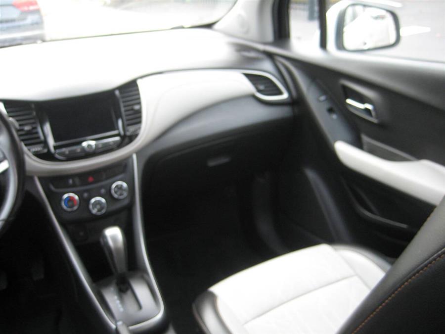 2019 Chevrolet Trax LT AWD 4dr Crossover photo