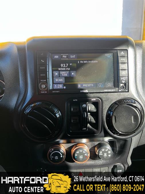2014 Jeep Wrangler Unlimited Sahara photo