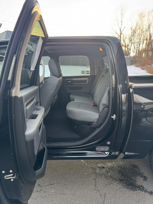 2015 RAM 1500 4WD Crew Cab 140.5