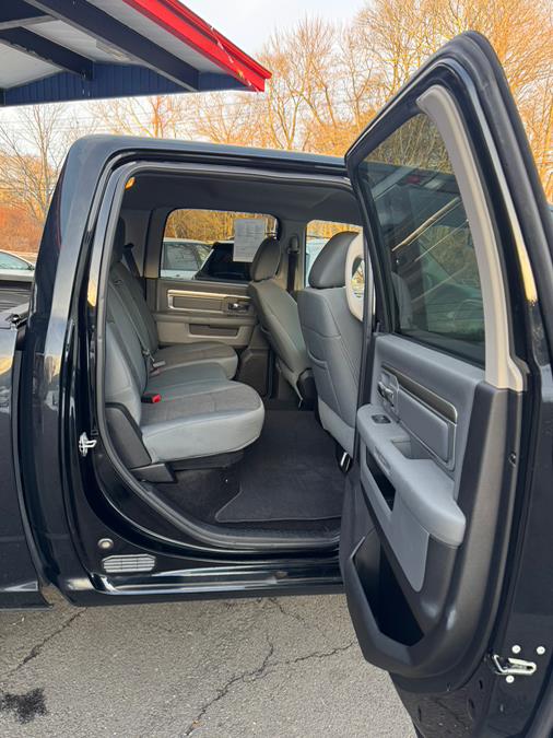 2015 RAM 1500 4WD Crew Cab 140.5