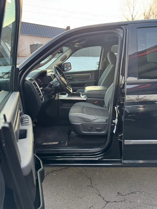 2015 RAM 1500 4WD Crew Cab 140.5