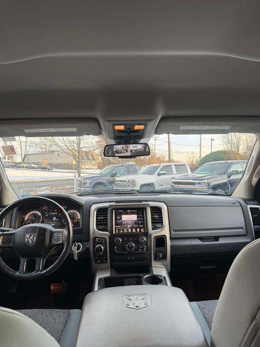 2015 RAM 1500 4WD Crew Cab 140.5