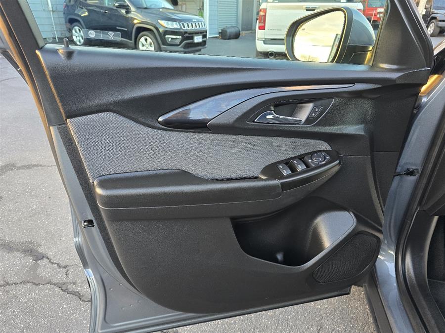2021 Chevrolet Trailblazer FWD 4dr LT photo
