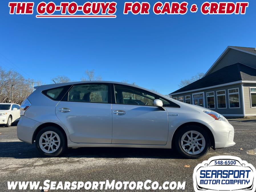 2012 Toyota Prius v Two photo