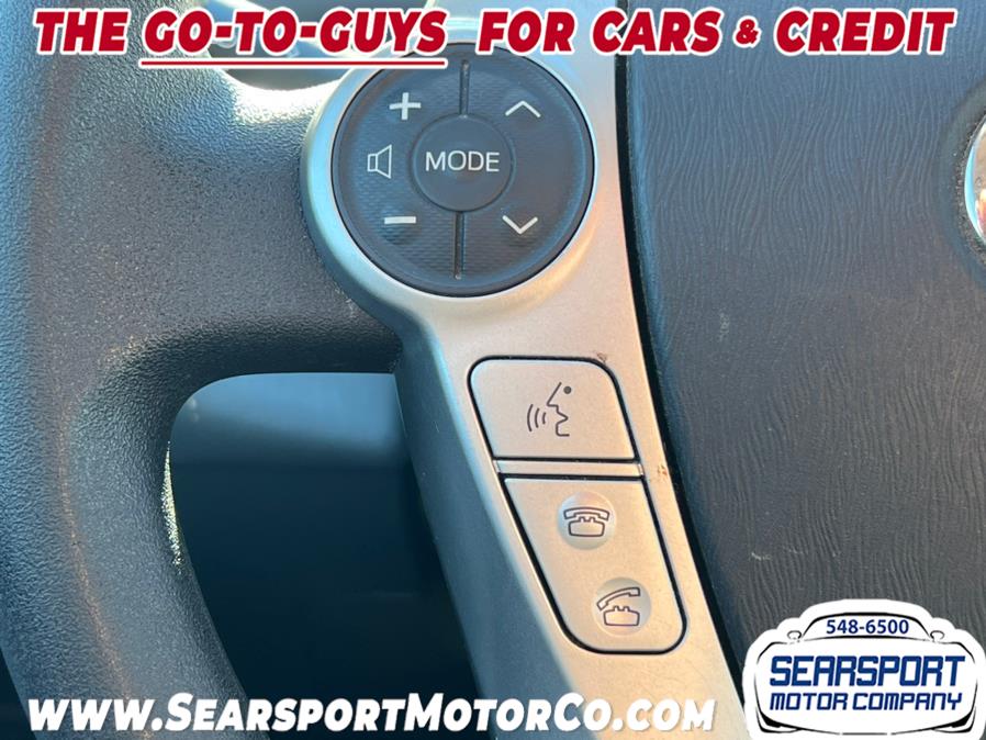 2012 Toyota Prius v Two photo