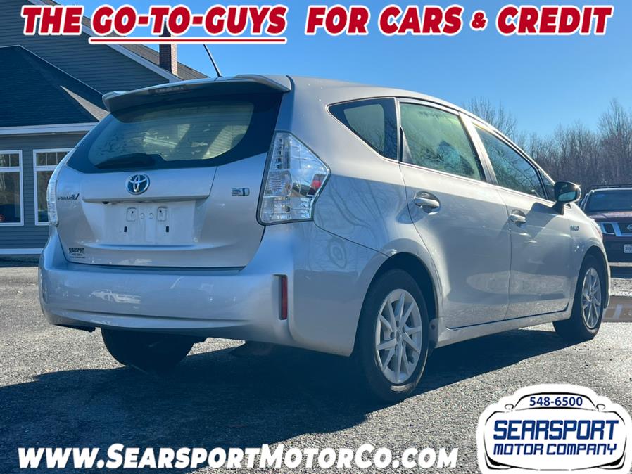 2012 Toyota Prius v Two photo