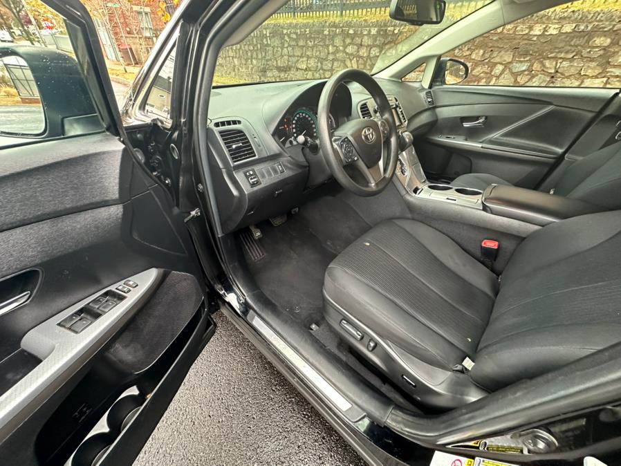 2015 Toyota Venza 4dr Wgn I4 AWD LE (Natl) photo