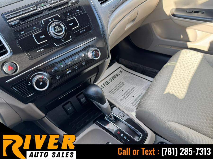 2015 Honda CIVIC SEDAN 4dr CVT LX photo
