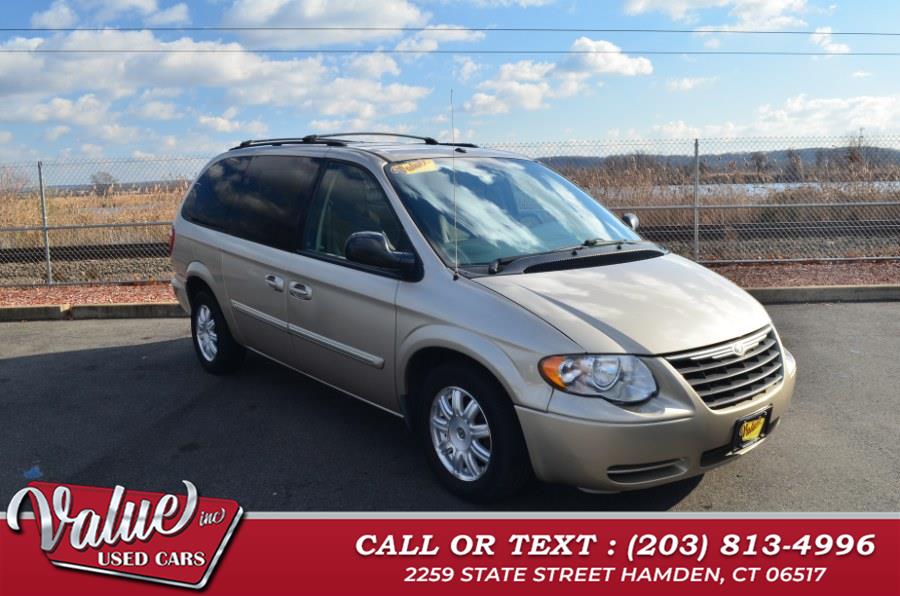2007 Chrysler Town & Country Touring photo