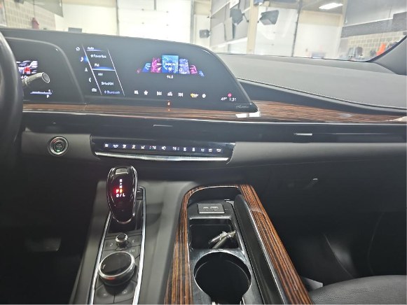 2023 Cadillac Escalade 4WD 4dr Premium Luxury photo