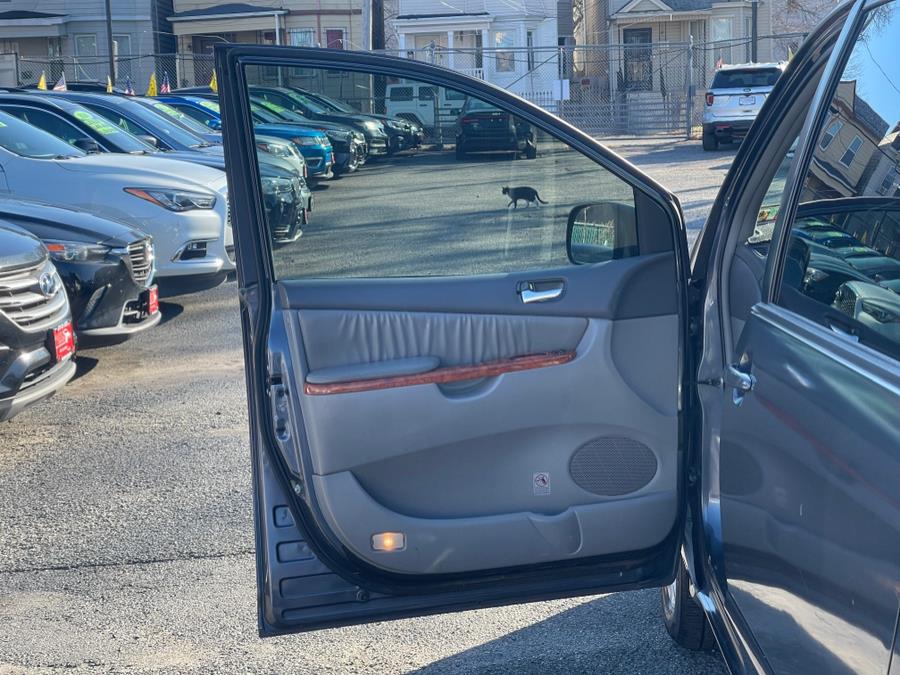2010 Toyota Sienna XLE Limited photo