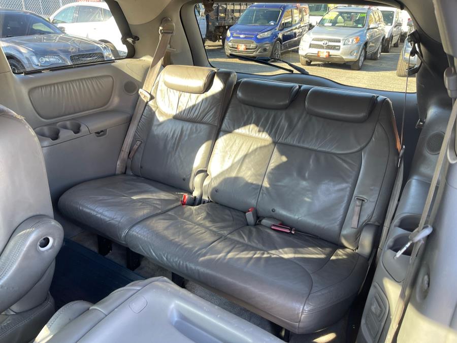 2010 Toyota Sienna XLE Limited photo