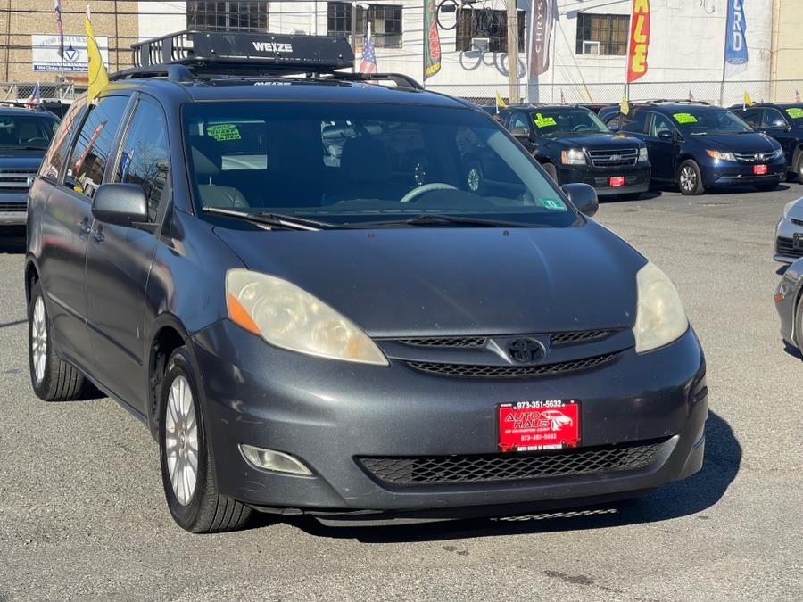 2010 Toyota Sienna XLE Limited photo