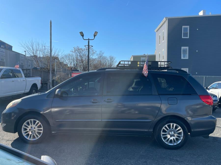 2010 Toyota Sienna XLE Limited photo