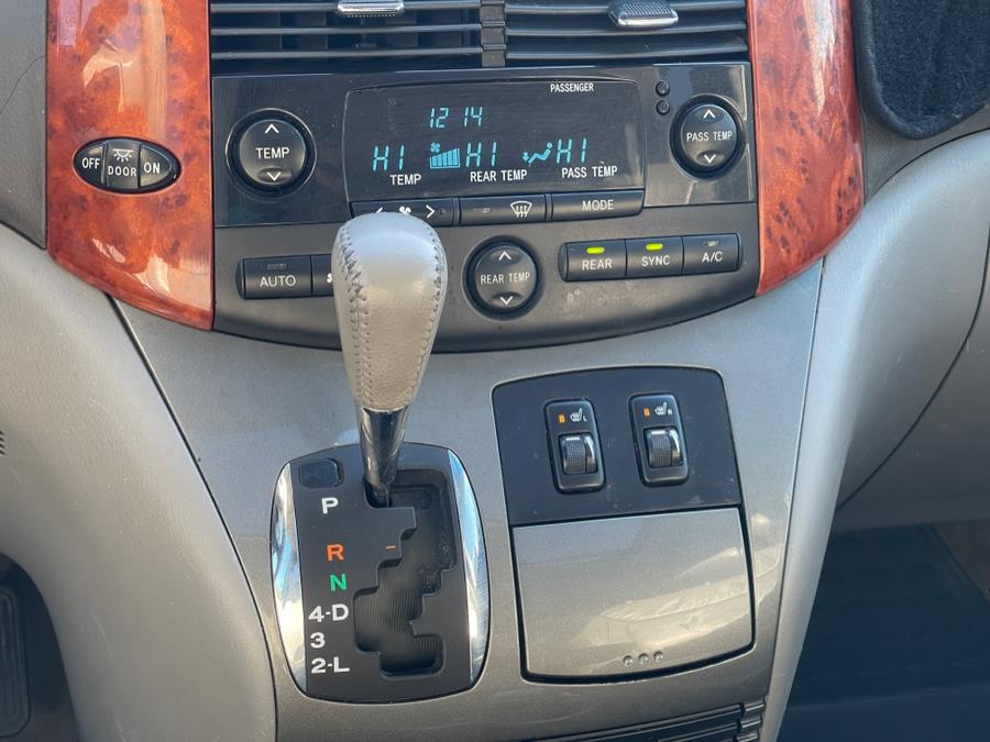 2010 Toyota Sienna XLE Limited photo