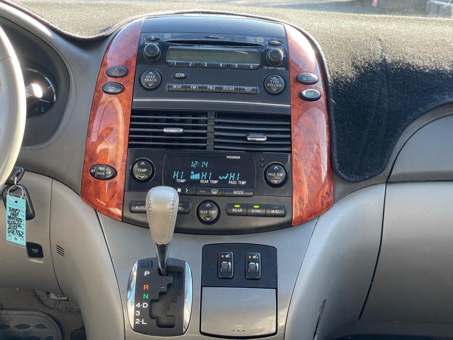 2010 Toyota Sienna XLE Limited photo