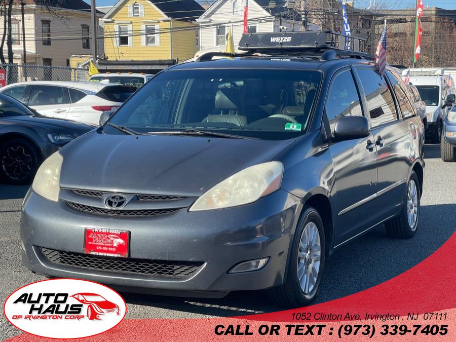 2010 Toyota Sienna XLE Limited photo