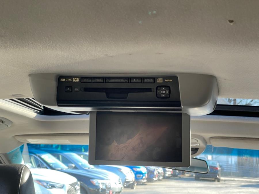 2010 Toyota Sienna XLE Limited photo